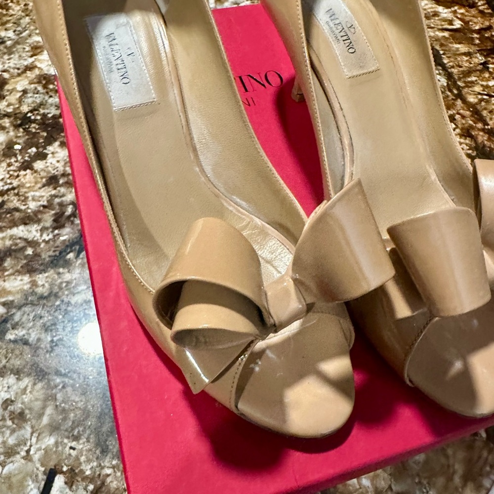 Valentino Women's Beige Bow Peep-Toe Heels - Picture 2 of 6